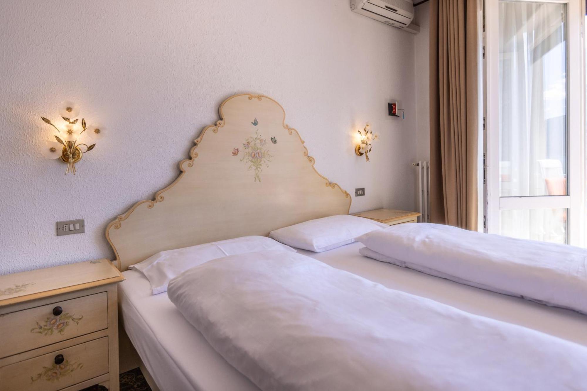 Hotel Villa Margherita リモーネ・スル・ガルダ エクステリア 写真
